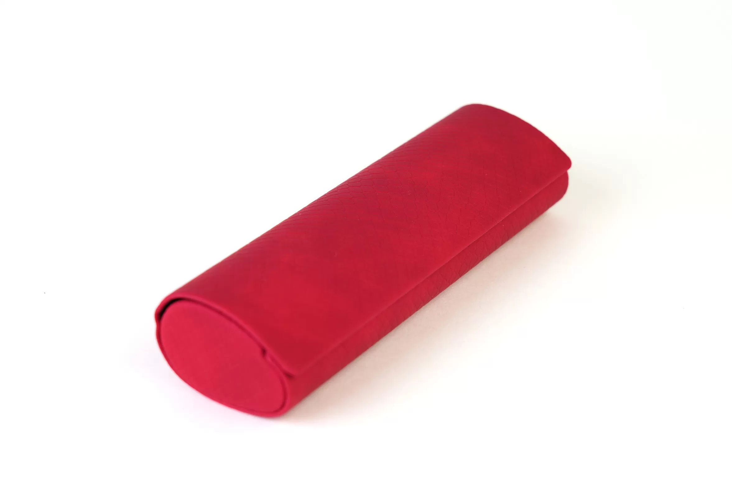 Футляр, чехол для очков женский красный купить в магазинах Белоптика