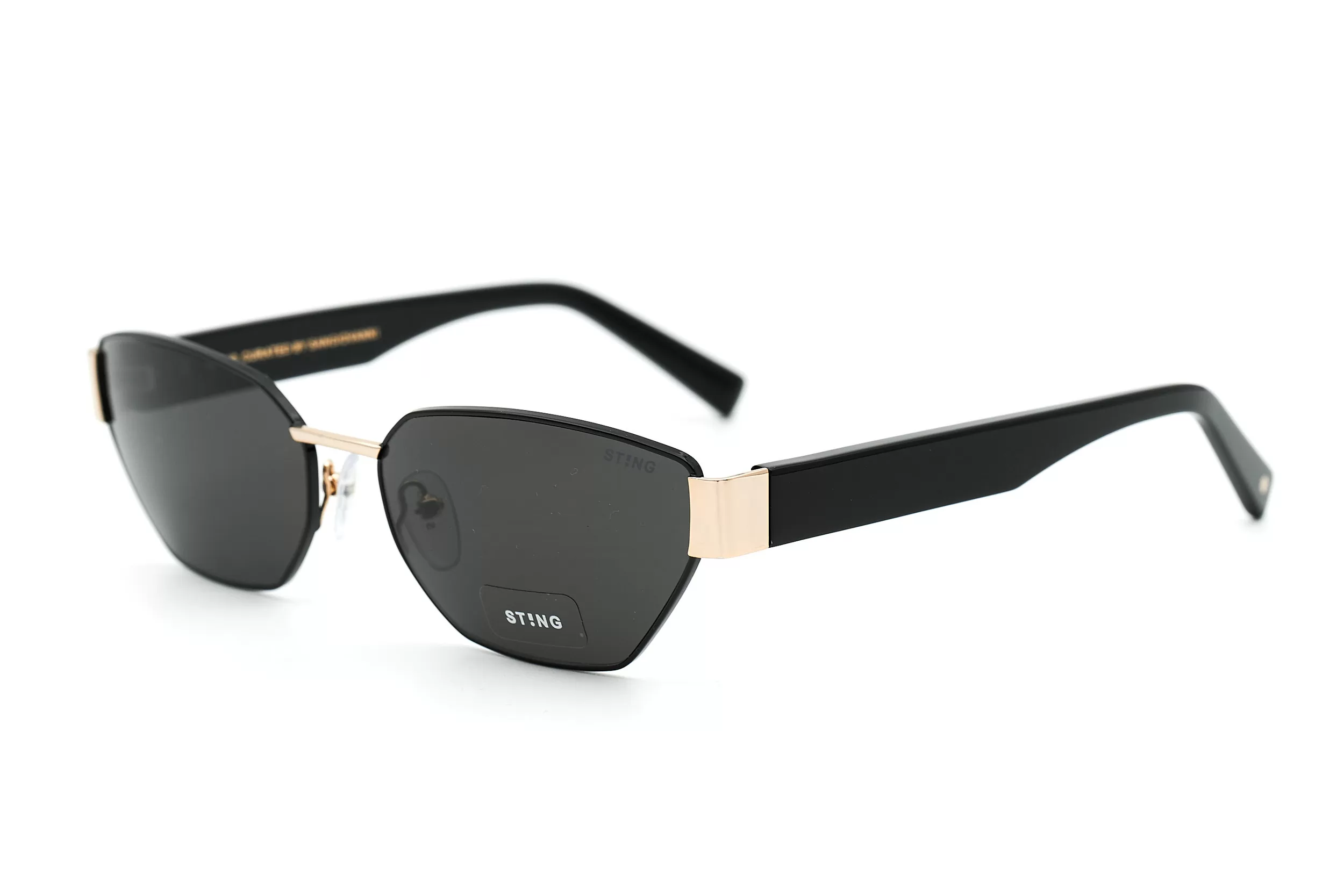 Женские солнцезащитные очки STING с черными стеклами и черными дужками
