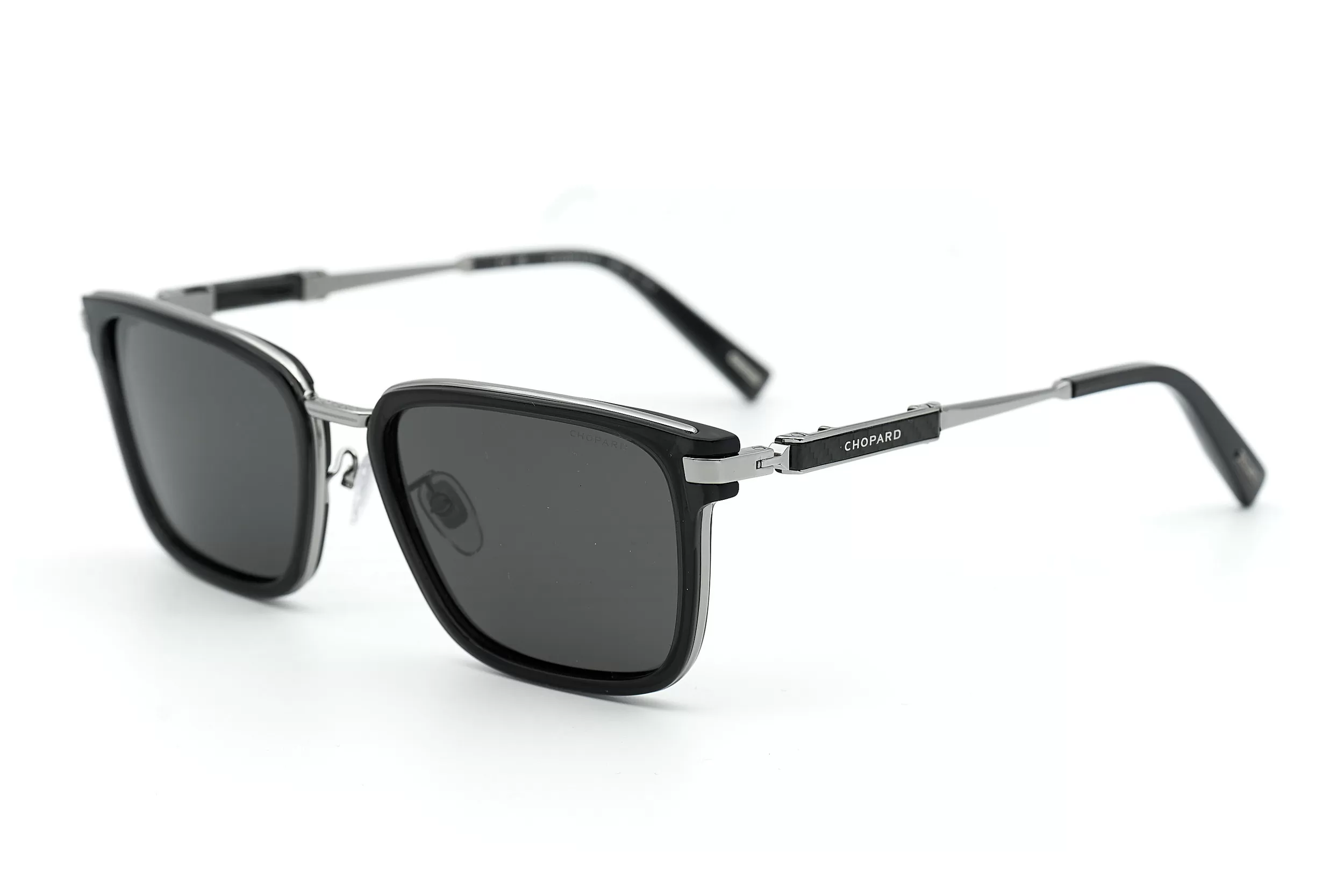 Солнцезащитные очки Chopard с черной рамкой элементами и темно-серыми стеклами