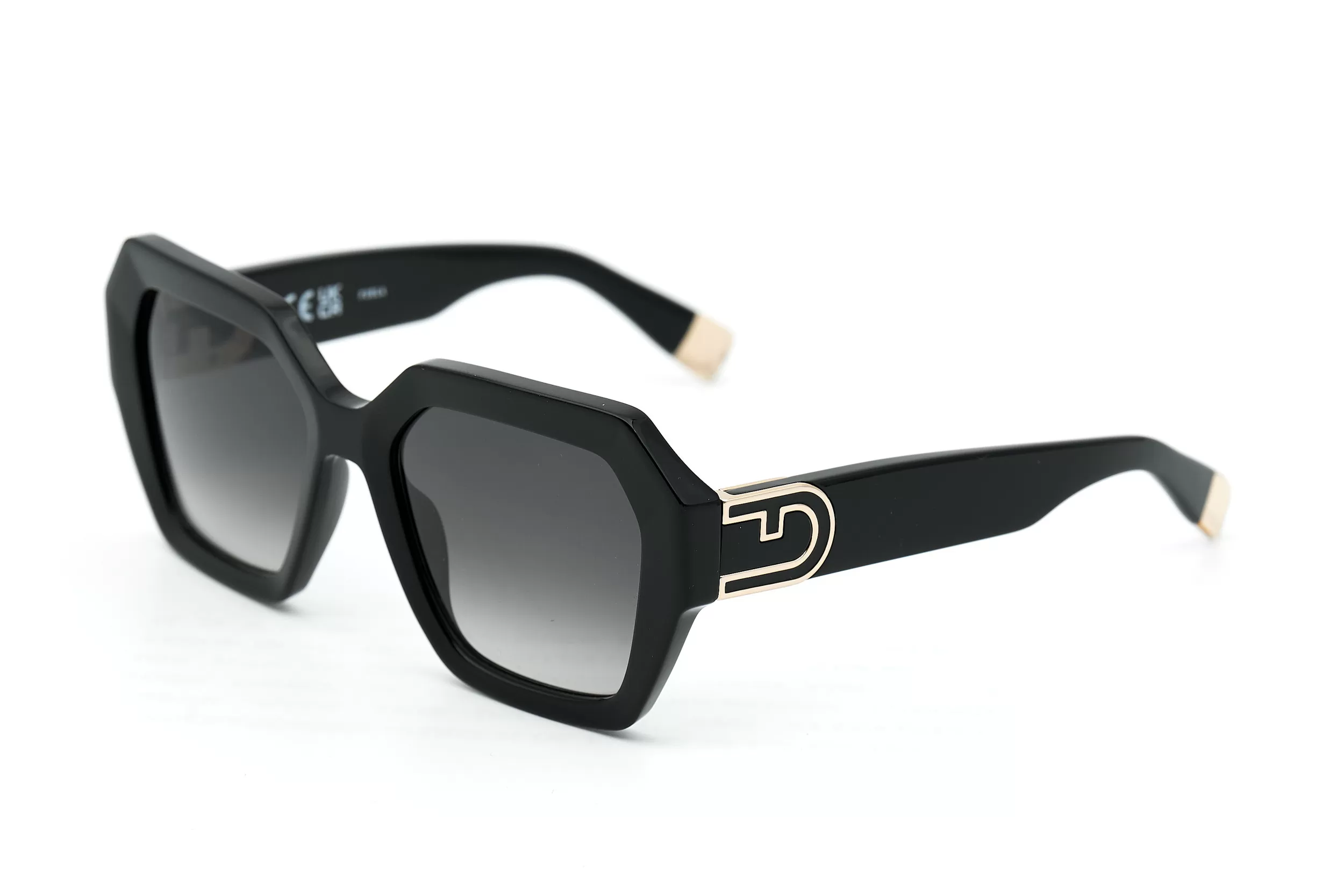 Солнцезащитные очки Furla квадратной формы, черной рамкой и темно-серыми стеклами с градиентом